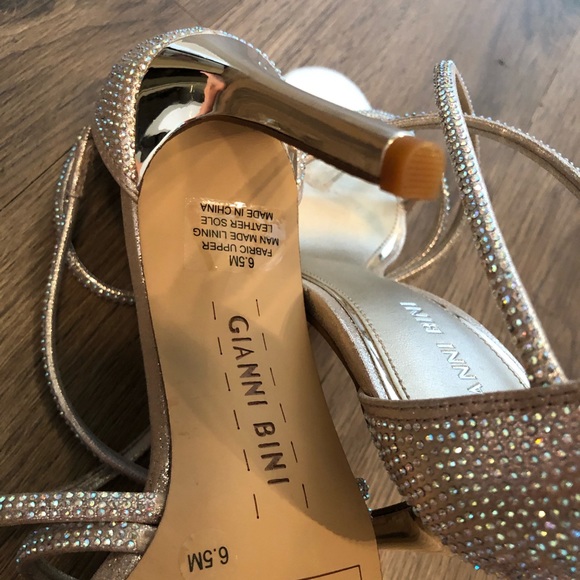 Pearl/gold Shoes - Picture 4 of 8